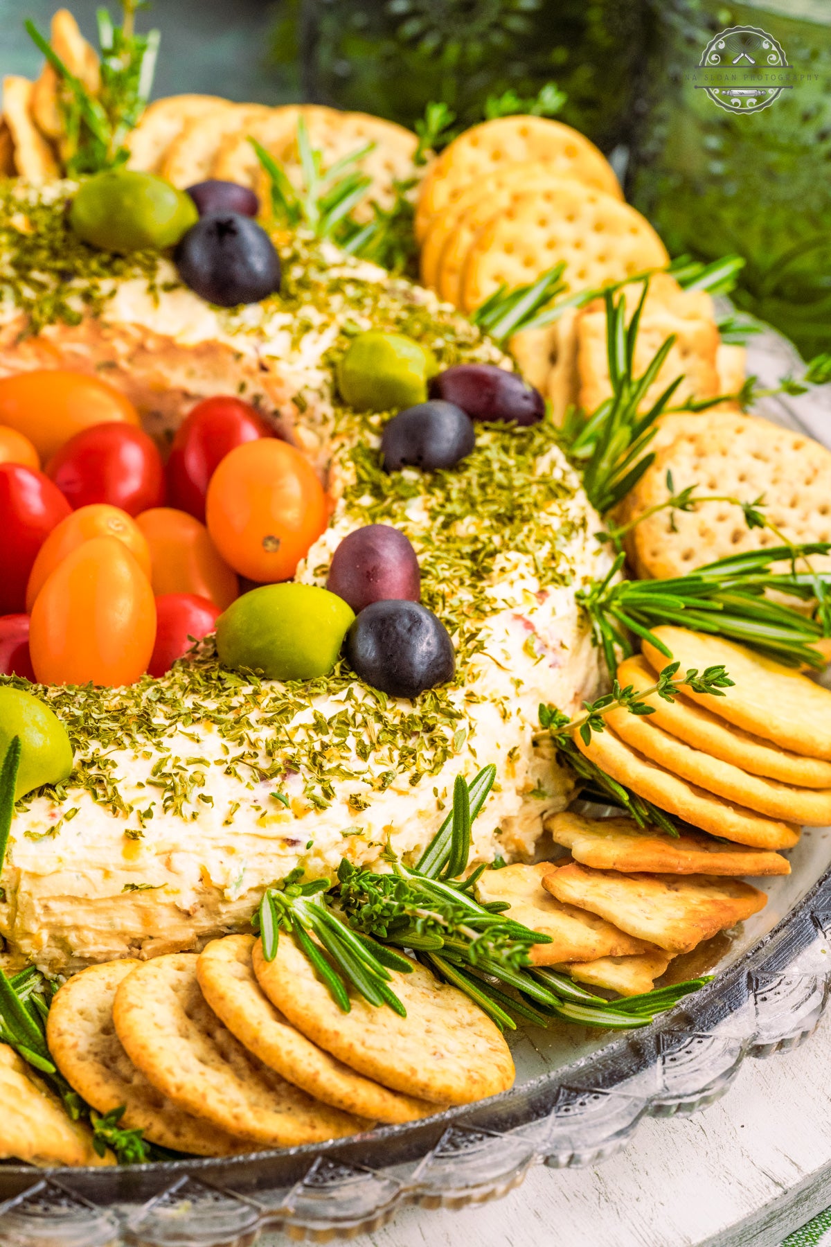 Bacon Cheddar Cheeseball Wreath