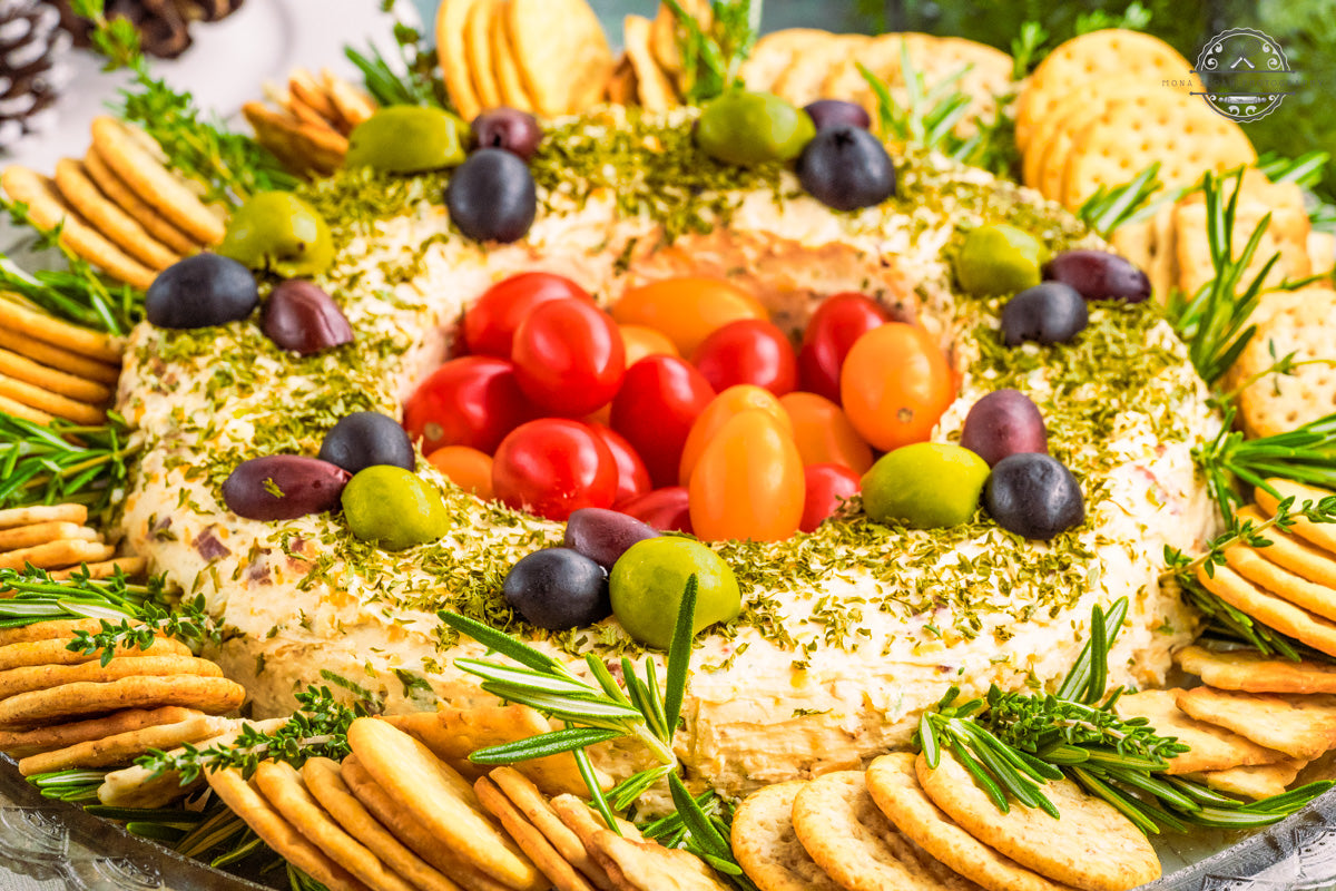 Bacon Cheddar Cheeseball Wreath