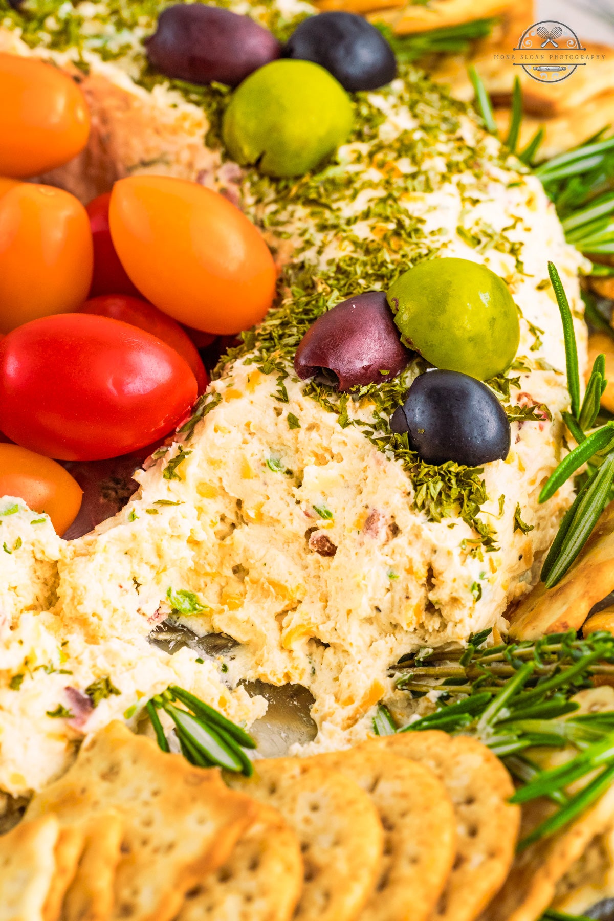 Bacon Cheddar Cheeseball Wreath