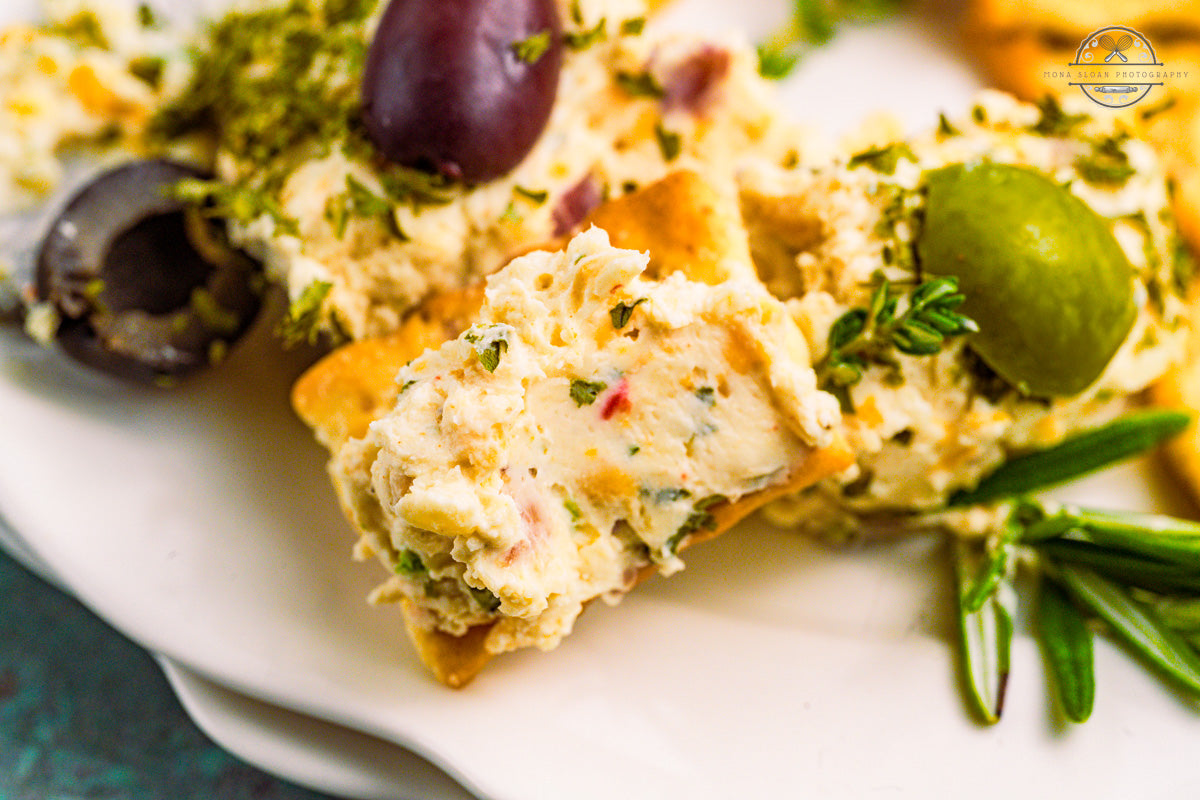 Bacon Cheddar Cheeseball Wreath