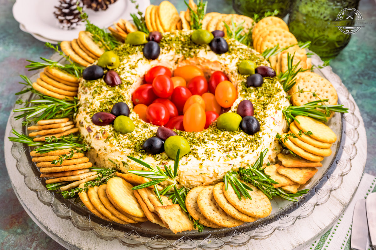 Bacon Cheddar Cheeseball Wreath